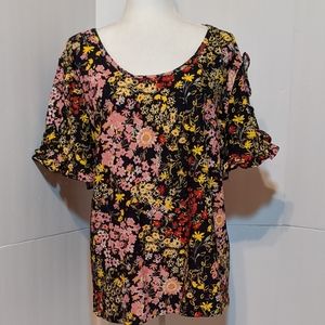 C Est 1946 Women's Floral Top Size: XL